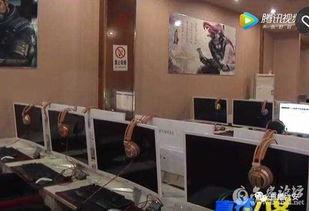 网吧男子吃瓜视频大全